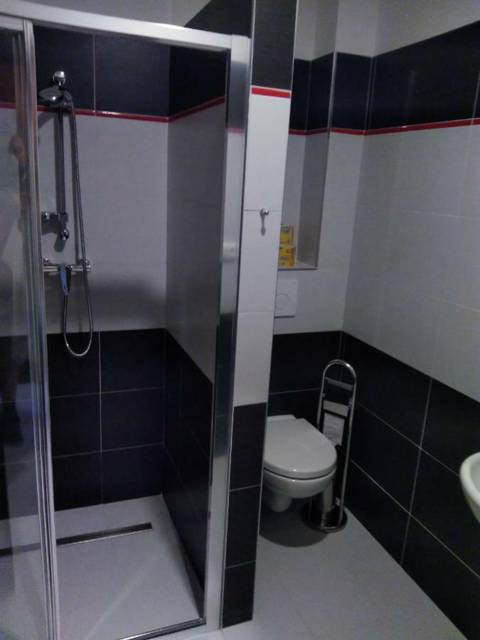 Hotel Vinotéka U Kozů Nové Město nad Metují Esterno foto